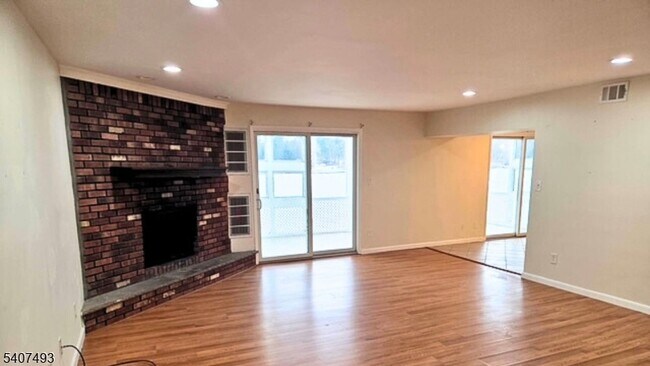 Photo - 306 Lake Shore S