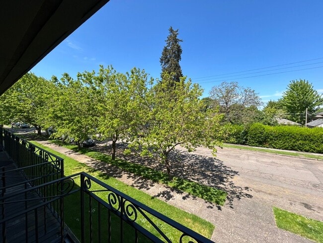 Photo - NO APPLICATION FEE AND FREE FIRST MONTHS RENT!! Cozy 2 Bed, 1 Bath Apartment Near Downtown Albany... Unit 106-01-208-202
