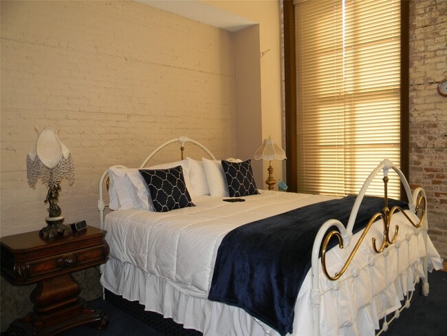 Building Photo - 2315 The Strand Unit 2C