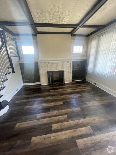 Building Photo - 574 Warren Ave Rental