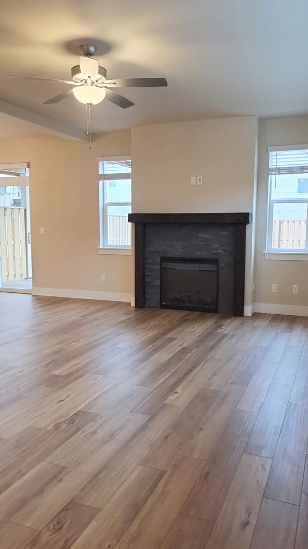Photo - $1,000 Deposit Special! 4-Bed, 2.5-Bath Ho... House