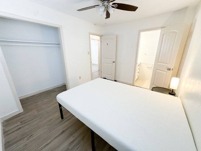 Photo - 4605 NW Ozmun Ave