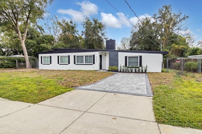 Building Photo - 5838 Sage Dr Rental