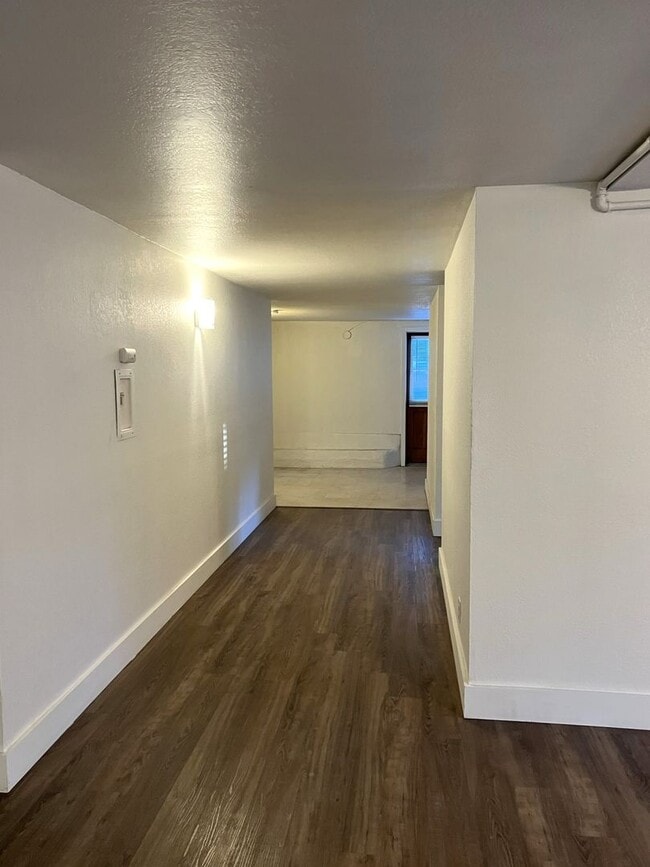 Photo - 597 E 4th St Unidad 597 E 4th ST-  B Downstairs