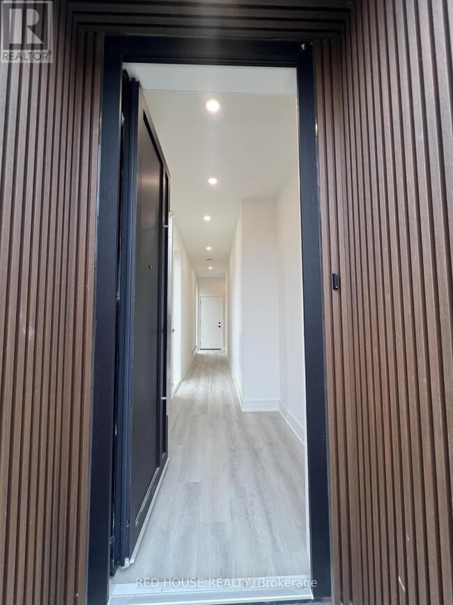 Photo - 176 Everett Cmn