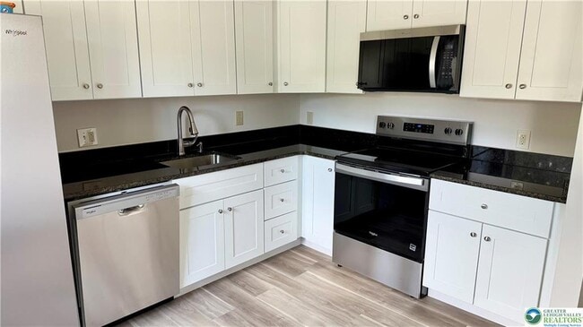 Photo - 15 W Chestnut St