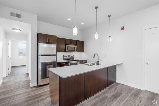 2BR, 2BA - 973SF - Dining Room/Kitchen