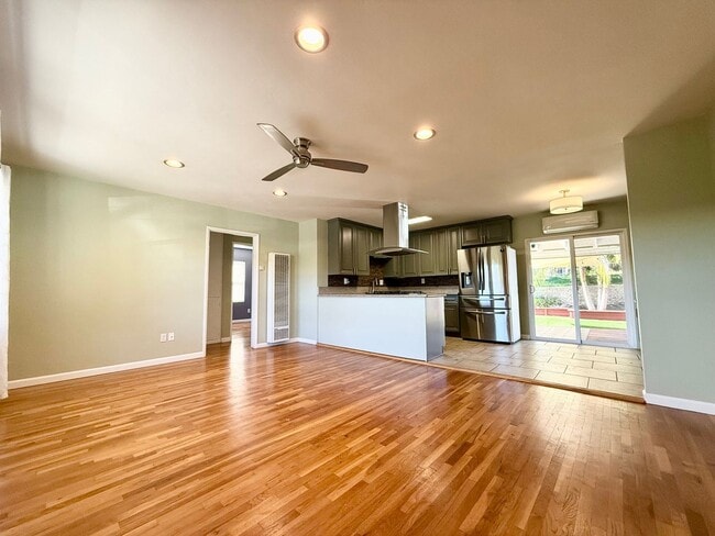 Photo - 3 Bedroom 1 bath single story home with solar!