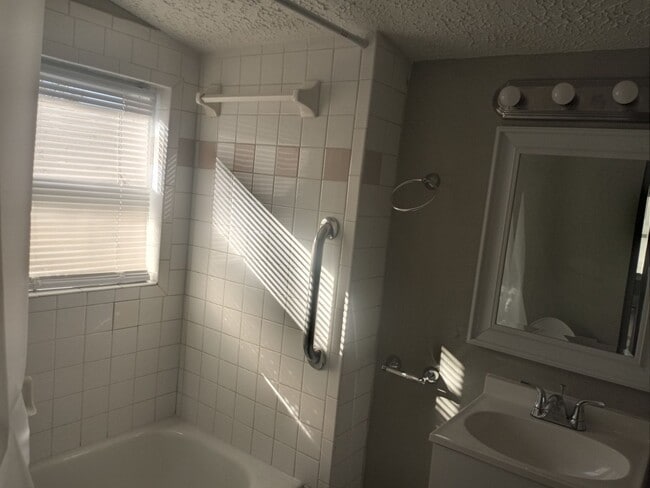 Photo - Now available !! Cute 3 bed 2 bth bungalow