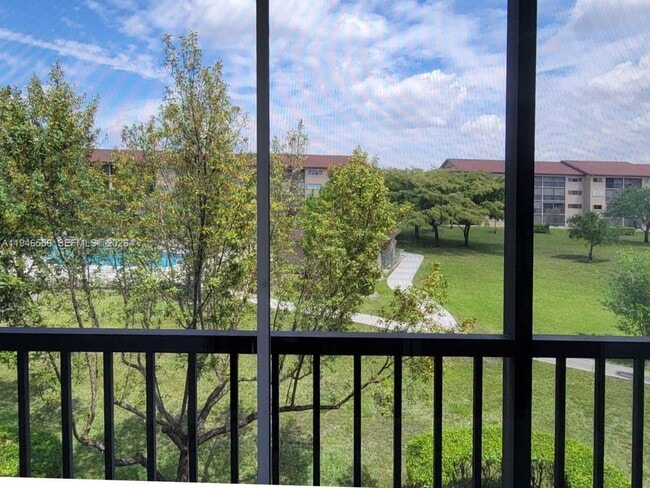 Building Photo - 12651 SW 16th Ct Unit 313B