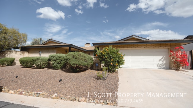 Building Photo - 9059 N Arroya Vista Dr
