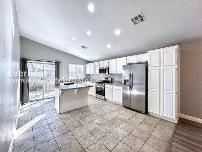 Photo - 284 Cattlebaron Terrace