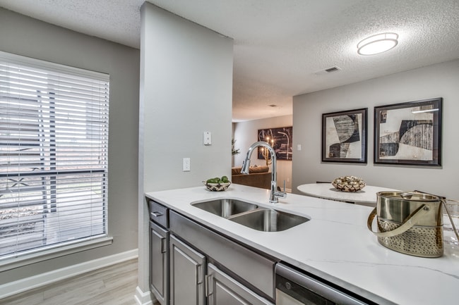 Photo - Evaline Apartments