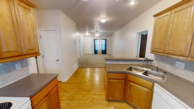 Photo - "Spacious Comfort Awaits: 3-Bedroom, 2-Bathroom Duplex Gem in Gatesville, TX!" Unit A