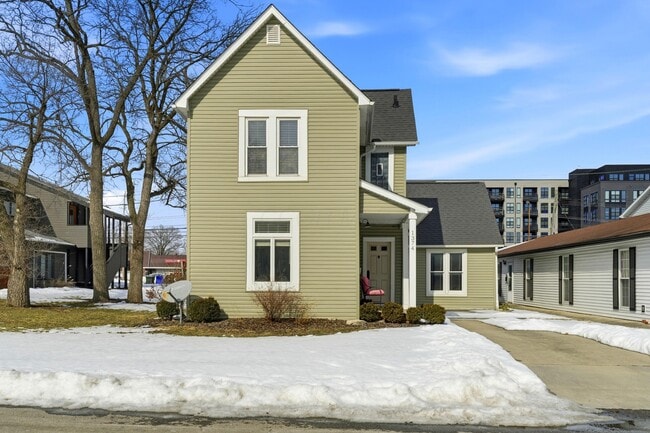 Photo - 1374 Ida Ave