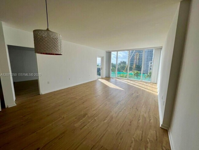 10275 Collins Ave Unit 415
