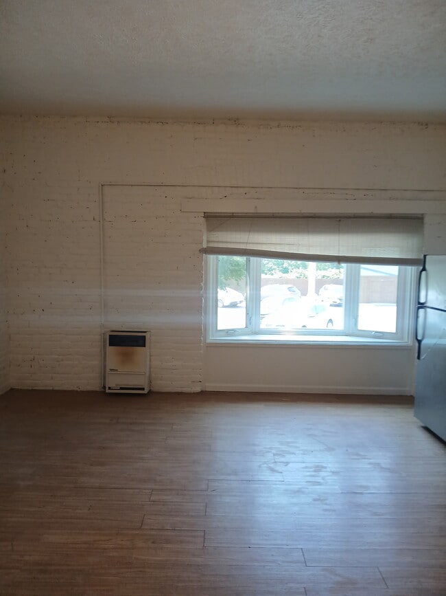 Huge Bay Window overlooking Bocce - 2210 Murray Hill Rd