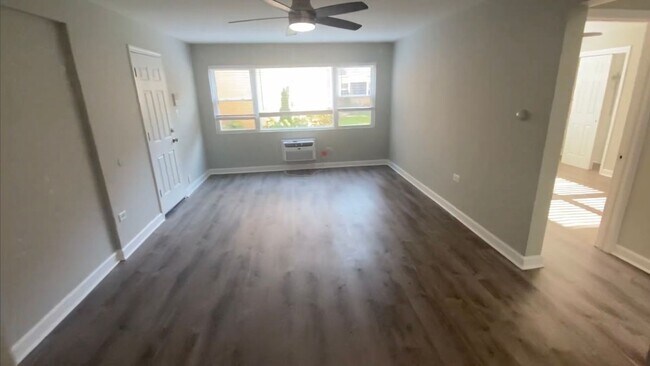 Photo - 1321 W Sherwin Ave