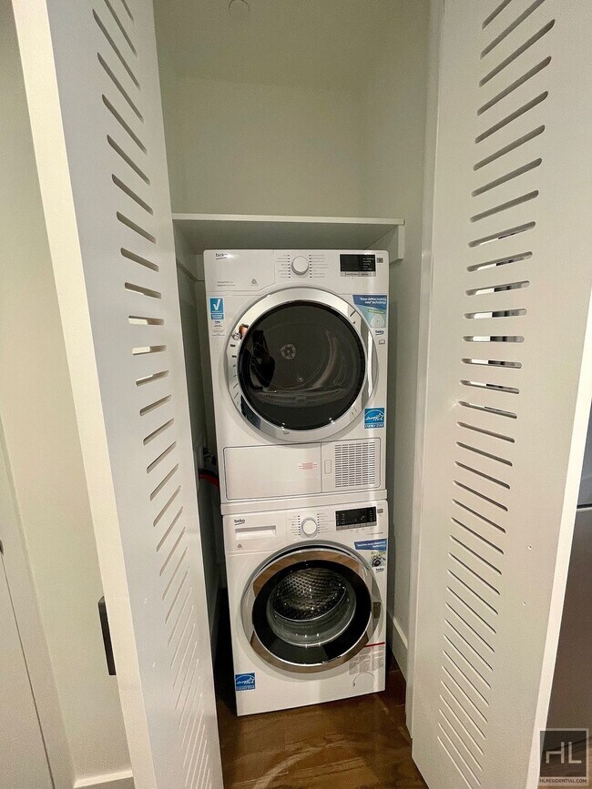 Photo - East 44th Street Unidad 11D