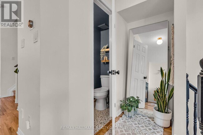 Photo - 10 Hintonburg Pl