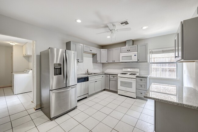 Building Photo - 4703 Braeburn Dr Rental