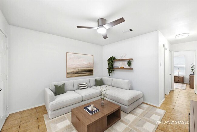 Photo - 910 Bret Ln