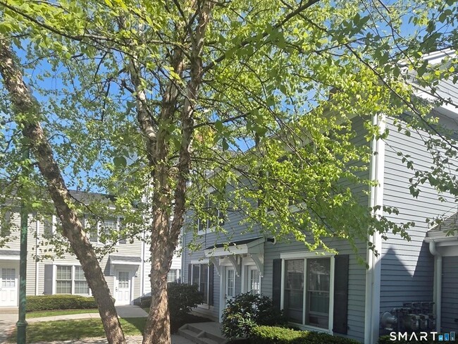 37 Fairfield Ave