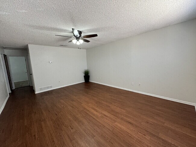 Well Maintained 2 bedroom 1 bath