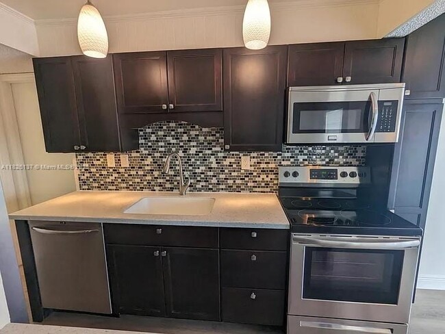 Photo - 9331 SW 4th St Apartamento Unidad 221A