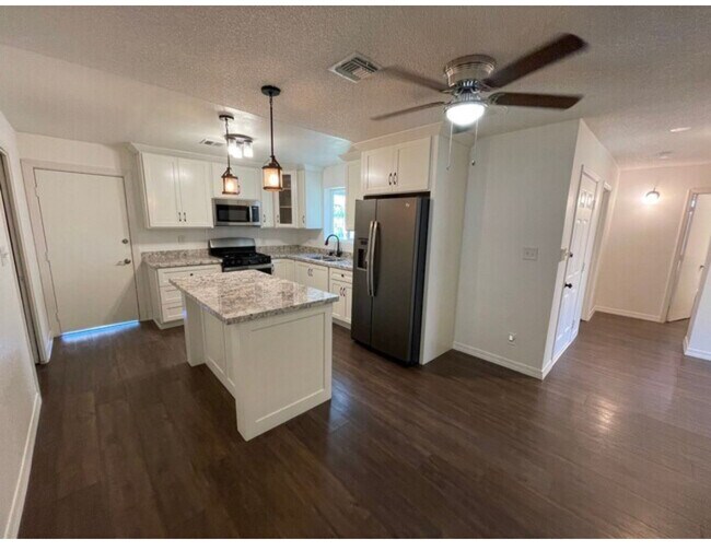 Photo - 1627 W 13th St