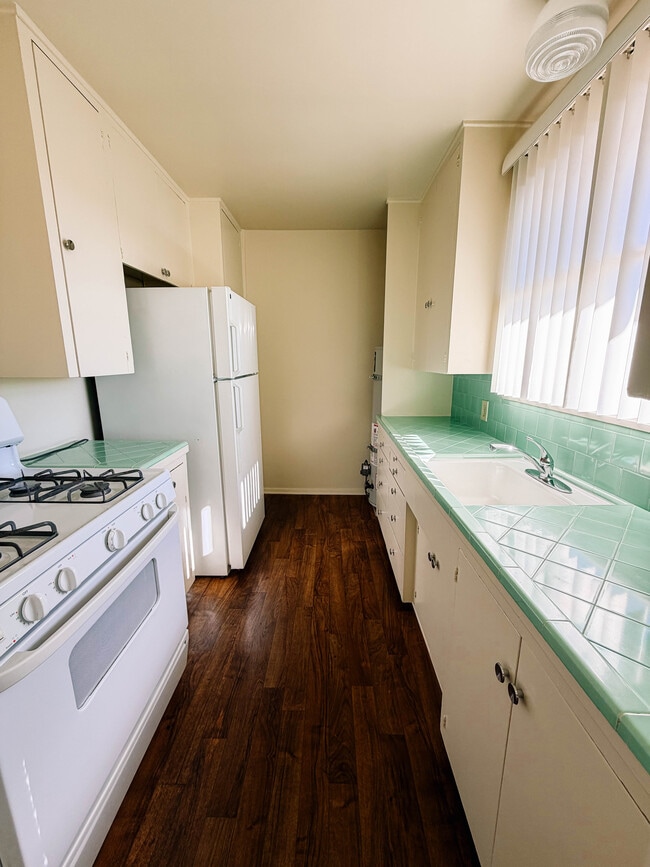 Photo - 226 N Marengo Ave Unidad D