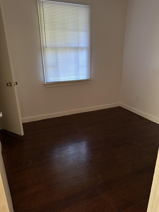 Photo - 2404 Knox Dr