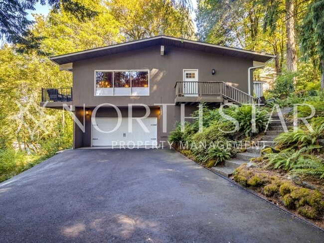 Photo - Hidden Lake Oswego Mid-Century Treasure