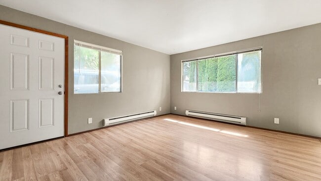 Photo - 2 Bed, 1 Bath Duplex in Prime Olde Town Issaquah Location with a Yard