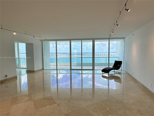 Photo - 1643 Brickell Ave Unidad 1704 Rental