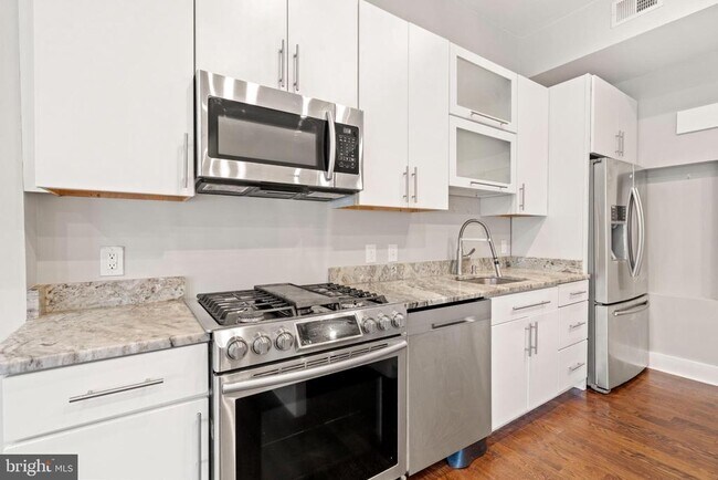 Building Photo - 1620 E St NE Unit 3 Rental