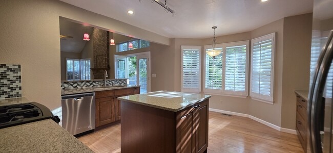 Photo - 572 W Jamison Pl