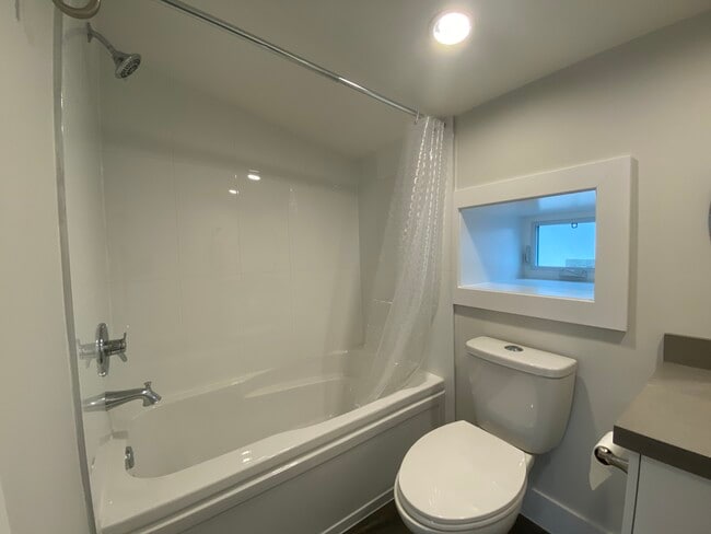 Photo - 536 60th Av W