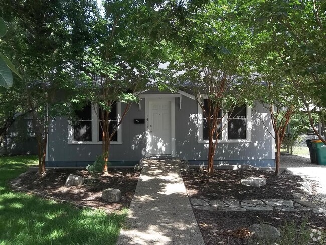 Building Photo - CUTE 2 BEDROOM Rental