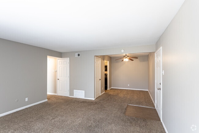 Bluemont Living and Dining Room - Arlington Apartments