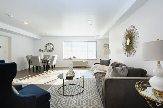 2BR, 2BA - 987SF Living Space