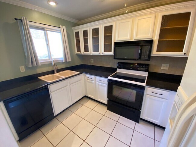 Photo - Charming 2-Bedroom Townhome in Glades Community!