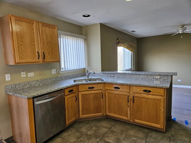 Kitchen - 1421 Meadowsedge Ln