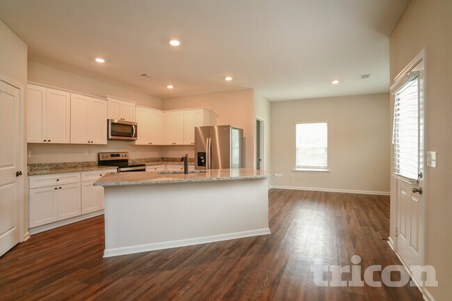 Photo - 966 Minden Terrace