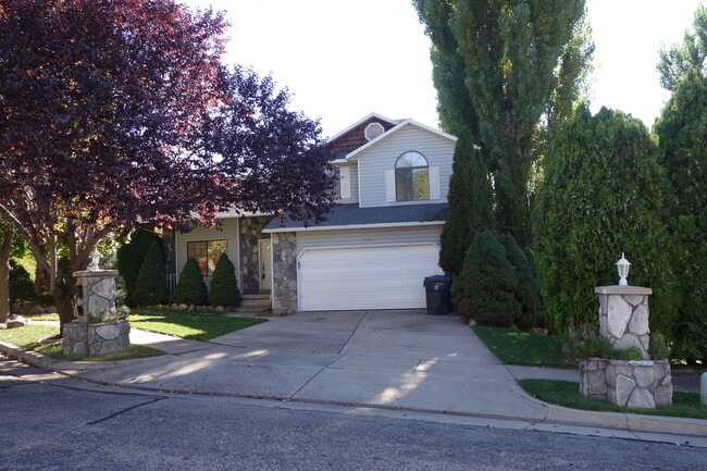 Photo - 1349 E 5150 S House
