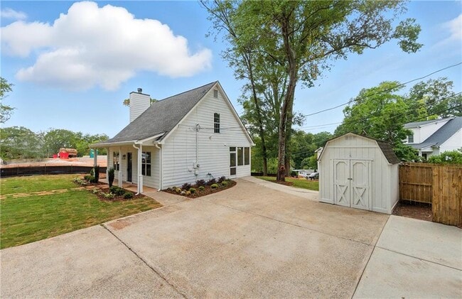 Photo - 180 Summit Ave SE