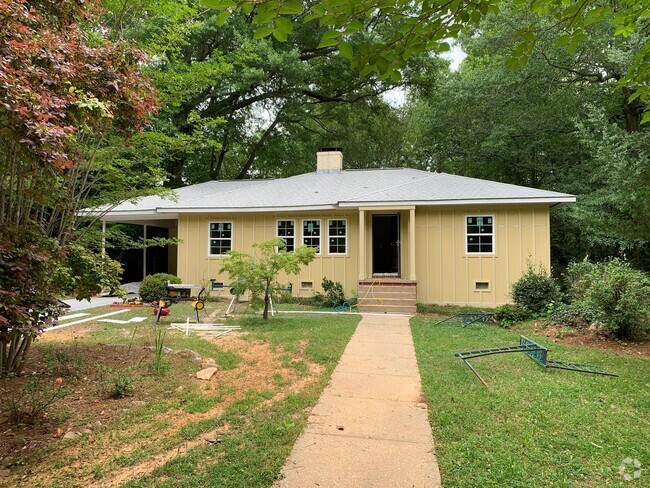 Building Photo - Super Cute Cottage 1 mile from Toomers Corner Rental