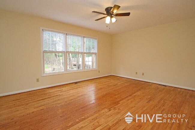 Photo - Spacious Duplex Living