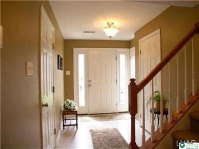 Photo - 1073 Sparrow Way