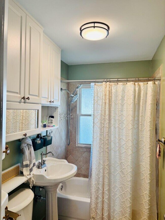 Photo - 4224 New England Ave